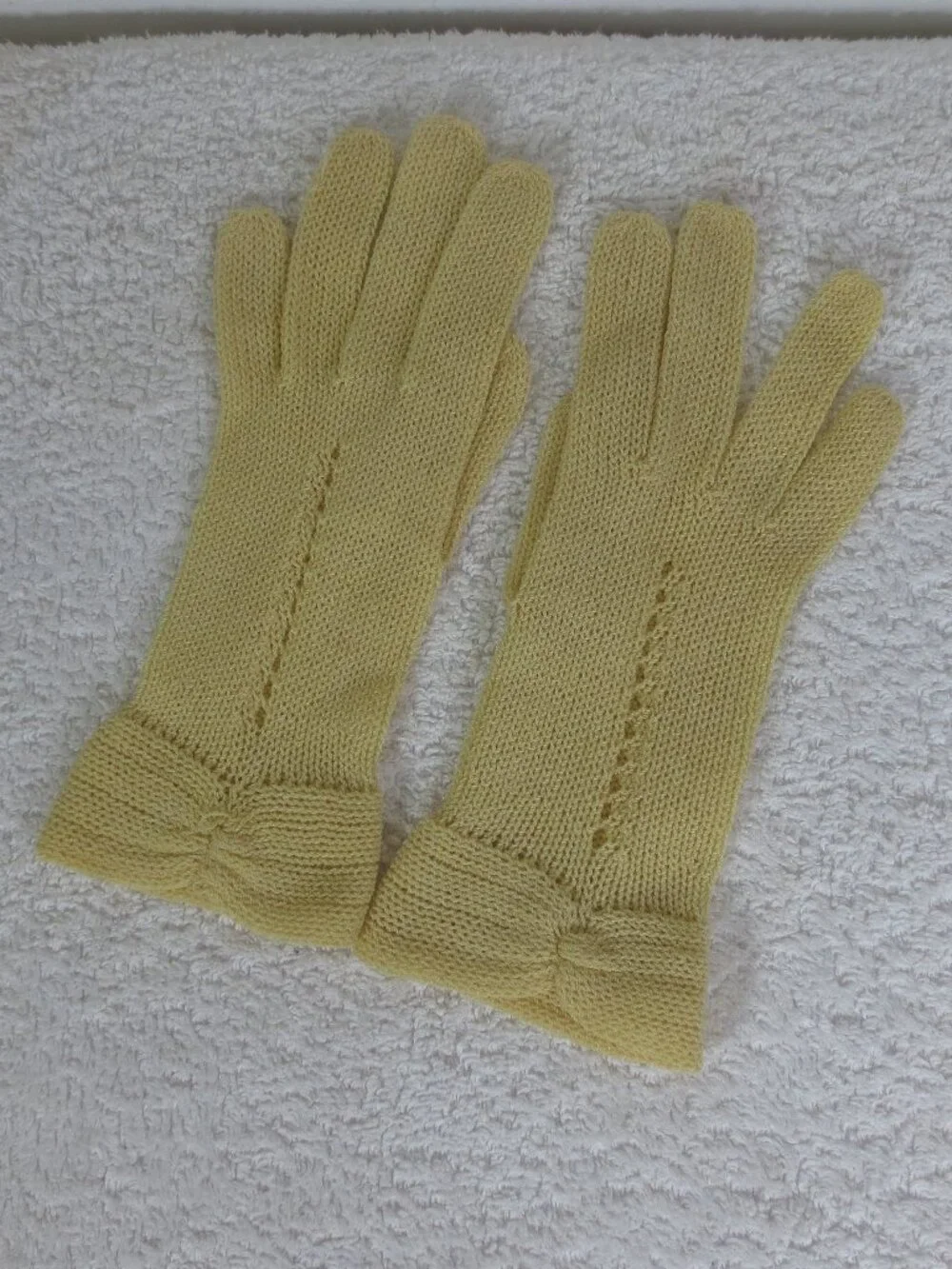 Vintage Gloves Yellow Pointelle Knit French Cuff Wristlet 9 in. Women's size 7